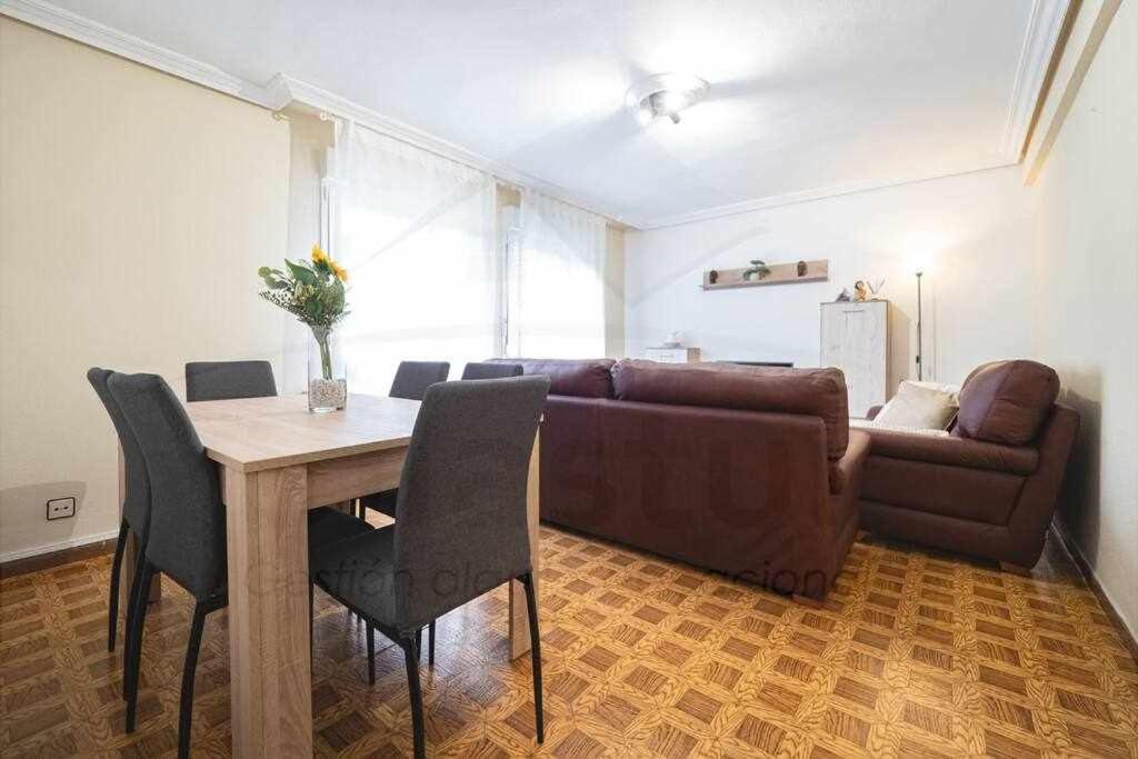 Ferienwohnung El Llar Del Gueelu Gijón Exterior foto